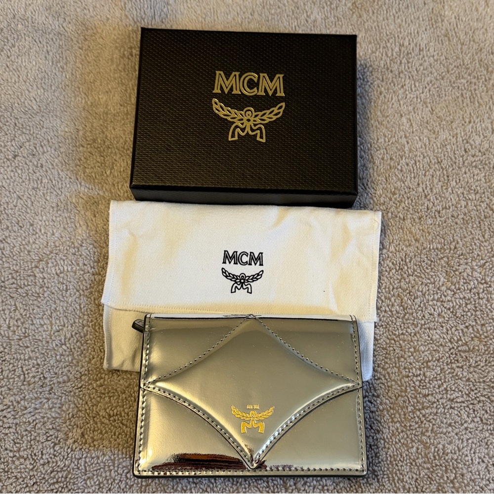 MCM Diamond Silver  Leather Wallet. Full Inclusion